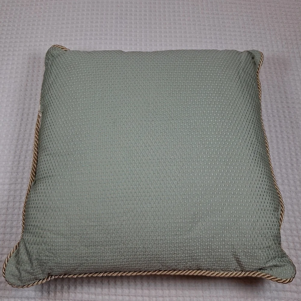 Ashley Furniture Throw Pillow & 2 Std. Shams Light Green Floral Braided Detail